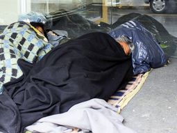 la ola de frio polar ya dejo dos muertos: uno en mar del plata y otro en santa fe la ola de frio polar ya dejo dos muertos: uno en mar del plata y otro en santa fe