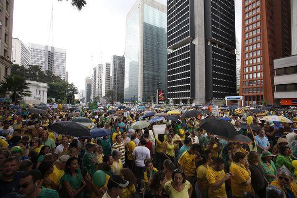 Rousseff Llama Al Diálogo Tras Las Masivas Marchas En Su Contra 5456