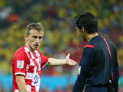 yuichi nishimura, el arbitro japones fue criticado por su actuacion en brasil - croacia yuichi nishimura, el arbitro japones fue criticado por su actuacion en brasil - croacia