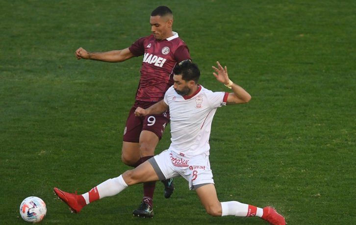 Lanús ganó y Pepe Sand, con 41 años, es el goleador del torneo
