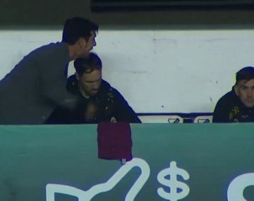 La furia de Gracián tras la roja de Rivero en Deportivo Madryn: ¡Lo hablamos antes!