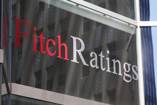 Fitch advierte sobre posible default técnico y baja la nota a la Argentina