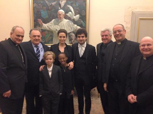 ¿Quién es la estrella internacional junto al embajador Valdés?