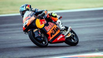 valentin perrone se metio en el top 10 de la clasificacion del moto3 en santiago del estero