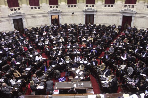 El oficialismo giró a Diputados el proyecto de ley que busca frenar los despidos