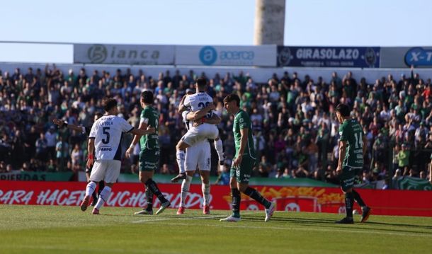 Independiente rescató un empate ante Sarmiento en Junín en su debut en el Clausura 2025