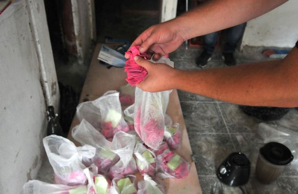 Cayeron las narcoabuelas:  tenían marihuana y recetas truchas