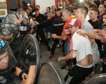 Vecinos tomaron la comisaría 38 en Flores, por la muerte de Brian Aguinaco