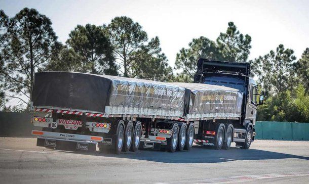 Mientras frenan la inversión en rutas, autorizan la circulación de bitrenes en todo el país