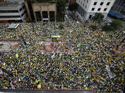 multitudinaria protesta en brasil contra dilma multitudinaria protesta en brasil contra dilma