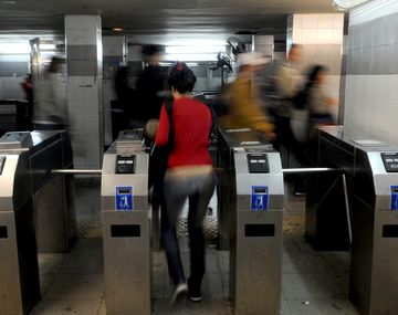 Los metrodelegados vuelven a levantar los molinetes