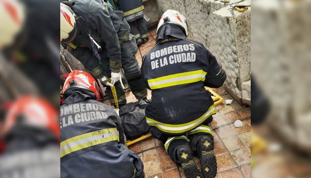 Un pintor cayó desde una altura de 6 metros y sobrevivió