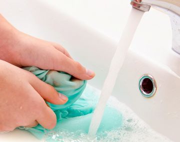 La Anmat prohibió la venta de productos de limpieza y cosmética