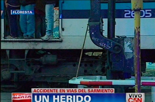 Un palo de escoba traba la barrera