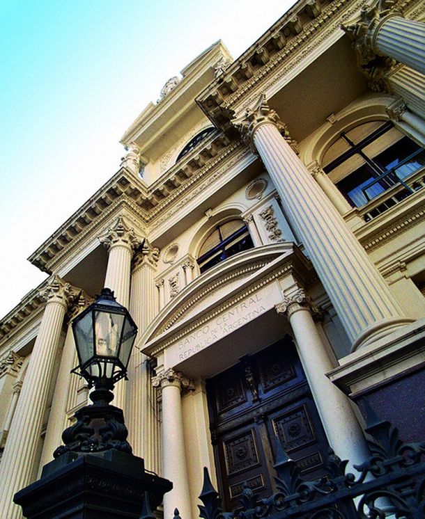 En medio de la presión cambiaria, el BCRA mantendrá las tasas de interés