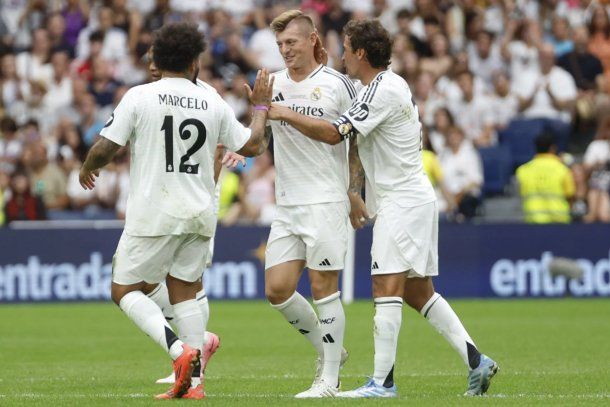 Toni Kroos volvió al Santiago Bernabéu y fue ovacionado