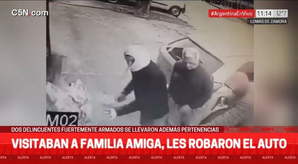 Lomas de Zamora: violento robo a una pareja de jubilados que quedó gradado en cámaras de seguridad