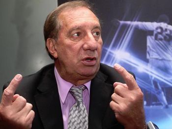 Bilardo respondió a las acusaciones por acoso: No toqué a nadie, lo juro por mi hija