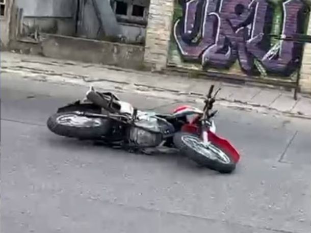 Un motociclista murió degollado por un cable que habían colocado para un corso