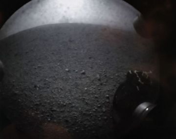 Curiosity envió las primeras fotos de su llegada a Marte