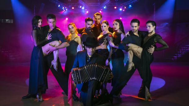 Se presenta Bandoneón, Tango Obsession en calle Corrientes antes de su gira en Londres