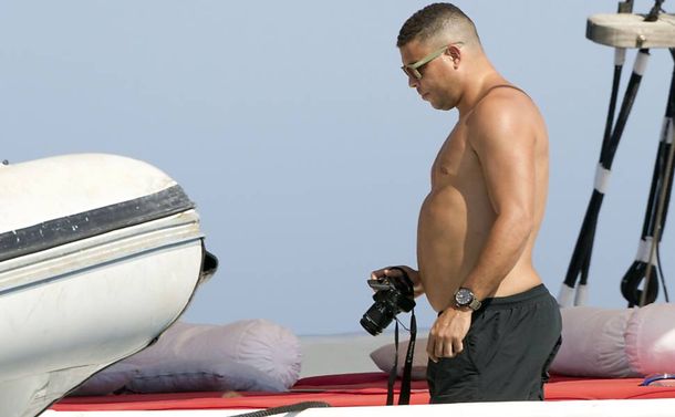 Ronaldo abandonó la dieta y volvió a las andanzas