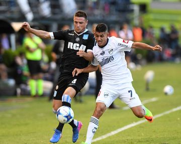 Racing lo remontó con uno menos