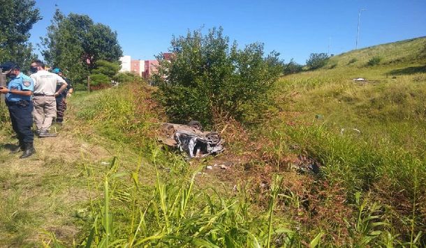 Córdoba: murieron tres jóvenes al desbarrancar un auto