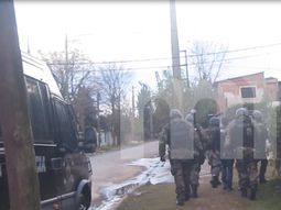 video: asi le dispararon al policia metropolitano durante un allanamiento video: asi le dispararon al policia metropolitano durante un allanamiento