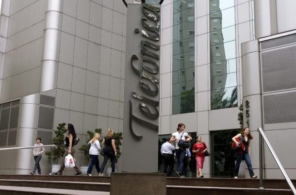 Millonaria multa a Telefónica por no atender al público