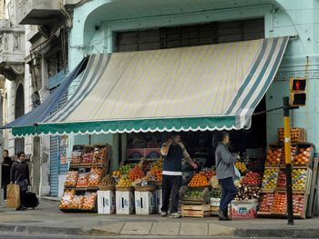 El desesperado pedido de una verdulería para contratar empleados.