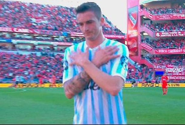 ¿Hacía frío? El gesto de Noir dedicado a la hinchada de Independiente