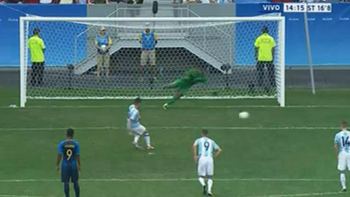 angel correa fallo un penal y argentina se queda afuera de rio 2016 angel correa fallo un penal y argentina se queda afuera de rio 2016