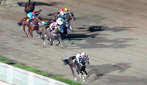 Murió la jocketa María Paganelli tras caerse de su caballo durante una carrera en el Hipódromo de Palermo