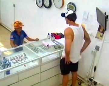 El nene de 9 años que quiso asaltar una joyería quedará a cargo de su madre
