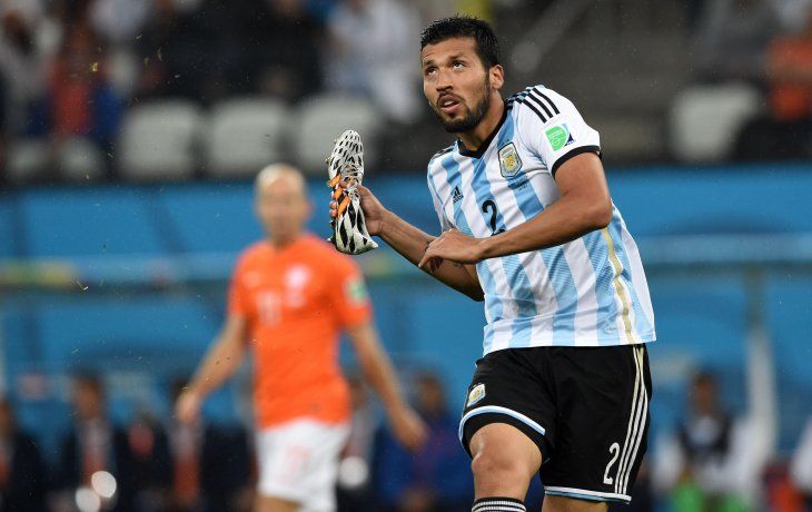 Ezequiel Garay ante Holanda durante el Mundial Brasil 2014