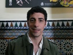 El galán de Guapas que protagoniza un film con su esposa