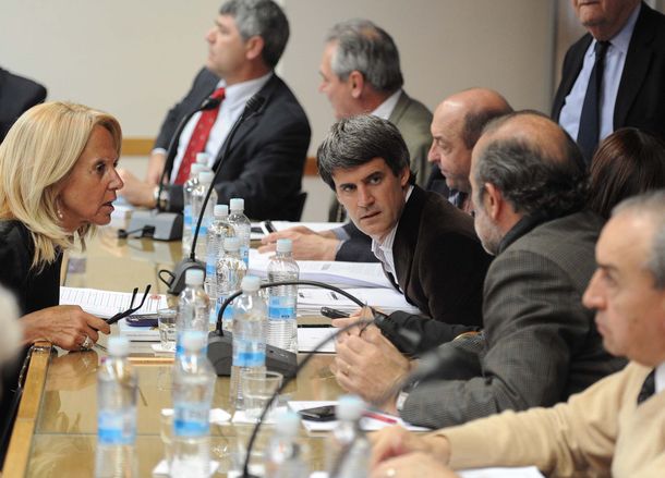 El oficialismo da dictamen de mayoría al proyecto de presupuesto 2013