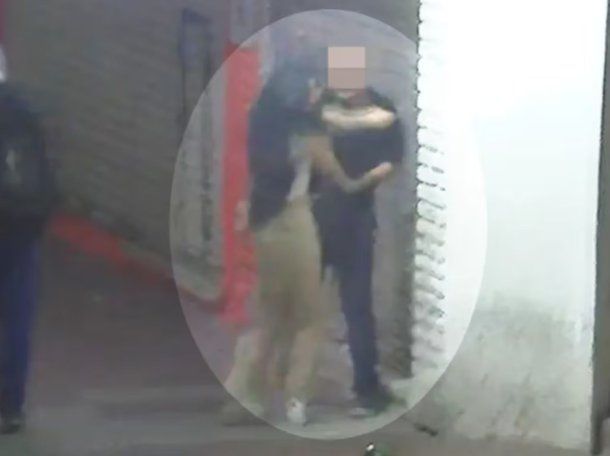Detienen a un hombre en Tigre por agredir a su pareja en plena calle gracias a cámaras de seguridad Detienen a un hombre en Tigre por agredir a su pareja en plena calle gracias a cámaras de seguridad