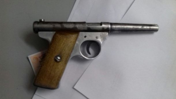El arma tumbera que el delincuente quiso descartar