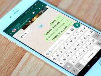 ¿Cómo activar la opción de eliminar mensajes enviados en WhatsApp?