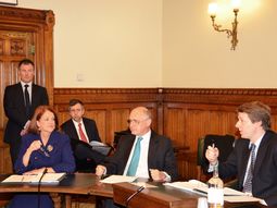 castro, contra la militarizacion de malvinas castro, contra la militarizacion de malvinas