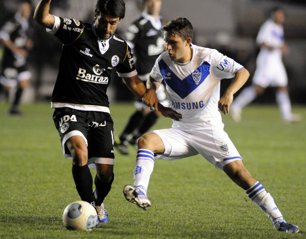 Vélez quiere subirse a la punta del torneo ante All Boys