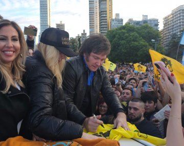 Periodista que milita a Milei mostró imágenes que dejan al desnudo la escasa convocatoria en Rosario