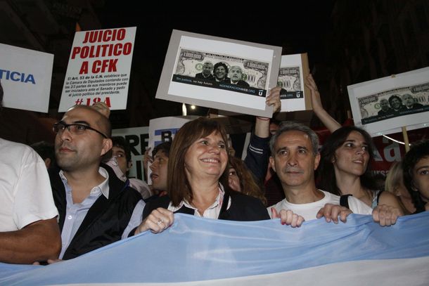 Partidos políticos marcharon contra las políticas del Gobierno