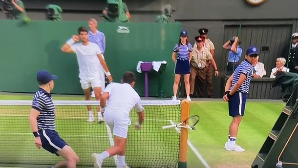 La bronca de Djokovic en Wimbledon: rompió la raqueta contra la red