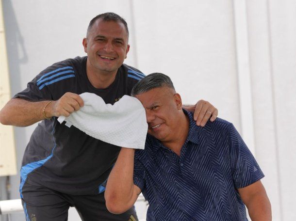 La divertida respuesta del Chiqui Tapia al video en el que le secan la transpiración