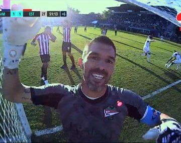 Estallaron los memes por el error de Andújar en el Gimnasia - Estudiantes