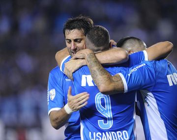 Racing goleó a Deportivo Cali y se mantiene como líder del grupo 3