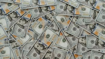 El dólar volvió a bajar y se mantuvo en la franja de los 38 pesos. El dólar volvió a bajar y se mantuvo en la franja de los 38 pesos.